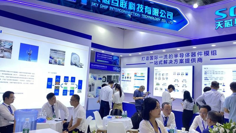 氮化镓快充头品牌代理：技术选型与市场策略
